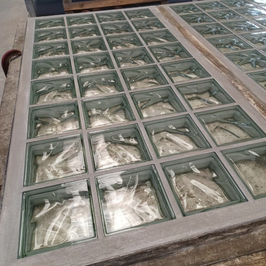 photo de panneau en briques de verre pré assemblé