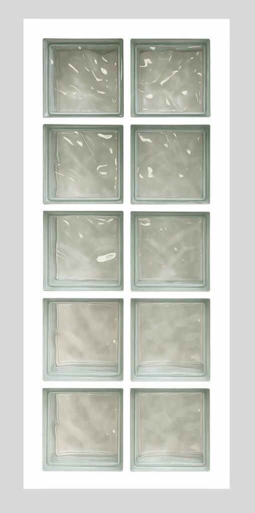 image d'un panneau comportant 10 briques de verre assemblés au mortier avec un motif nuage ondulé
