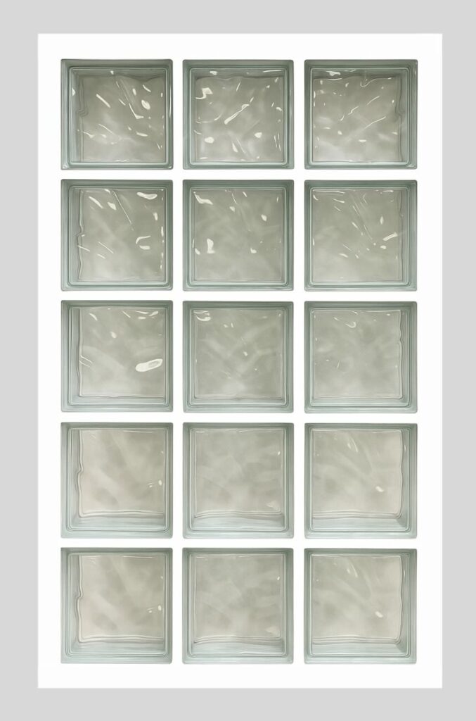 image d'un panneau comportant 15 briques de verre assemblés au mortier avec un motif nuage ondulé