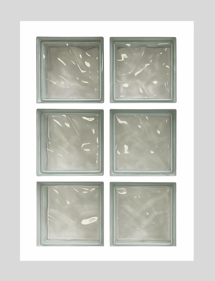 image d'un panneau comportant 6 briques de verre assemblés au mortier avec un motif nuage ondulé