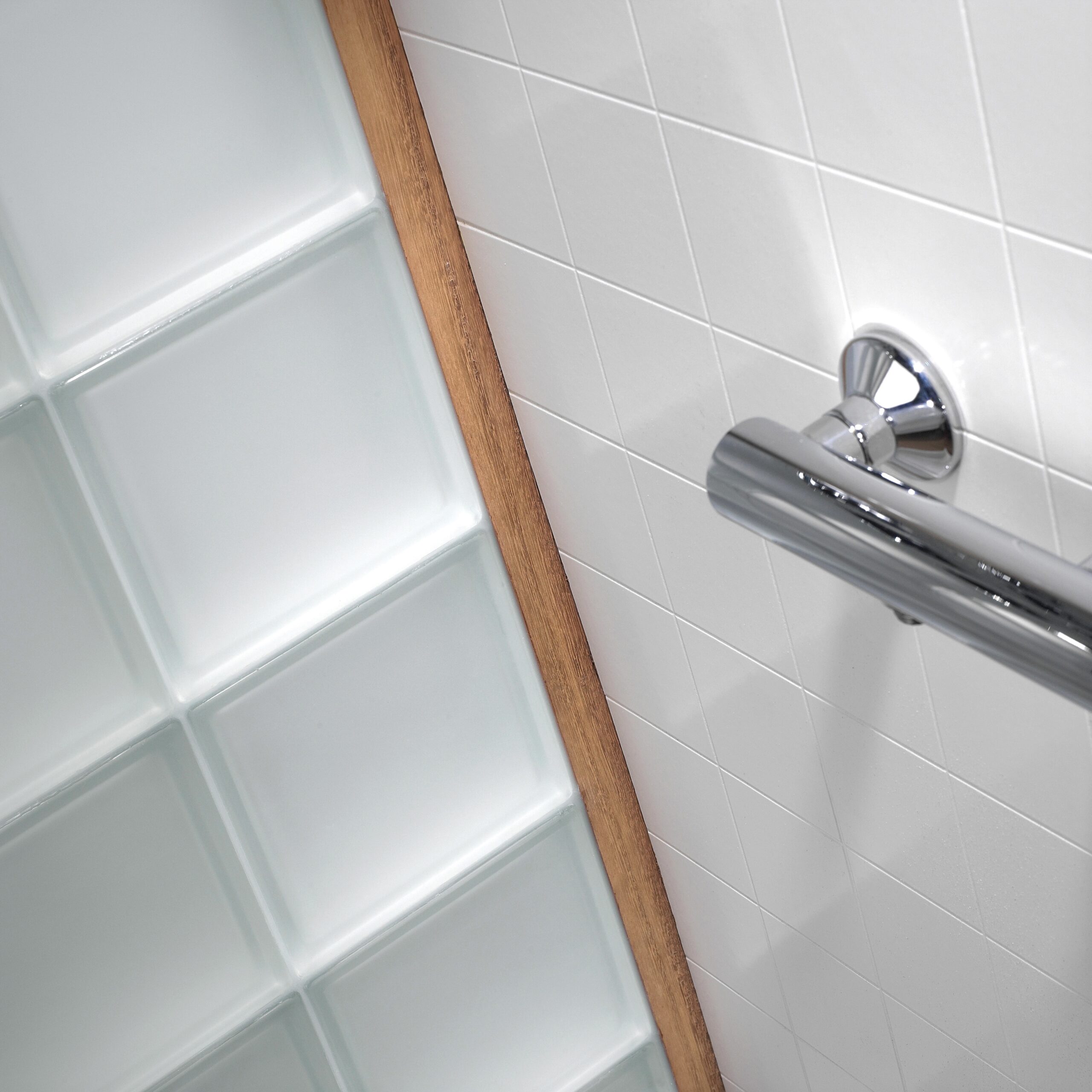 photo d'un cadre en bois pour brique de verre